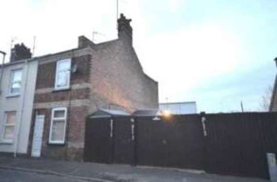 2 Bedroom End of Ter...